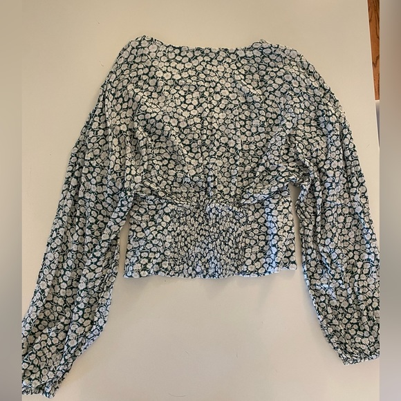 Women’s Abercrombie & Fitch size xs green & white floral print button down front - Picture 5 of 7